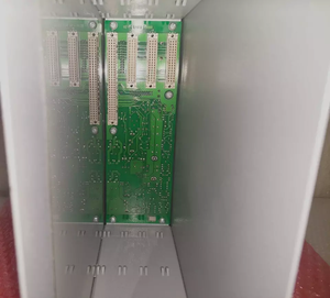 Ordinateur de mesure pour l'industrie pétrolière et gazière FloBoss 600+ – Calculateur de débit à montage sur panneau pour applications multi-flux et multi-stations - Product Image 3