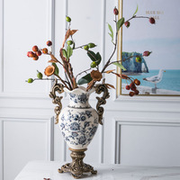 Vase à base et poignée en cuivre antique bleu et blanc de conception américaine vase de trophées en céramique pour la décoration intérieure de la maison