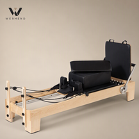 Machine de Pilates Reformer en bois d'érable avec ressorts réglables et sangles de résistance pour exercices du corps entier, idéale pour studio et salle de sport à domicile