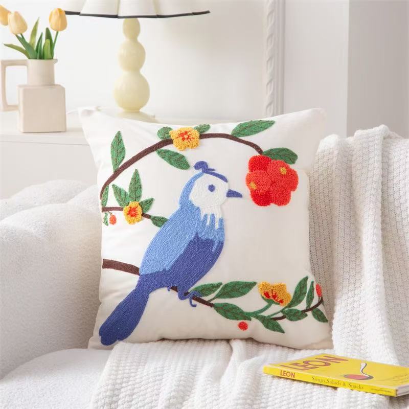 Oiseau aux fruits rouges