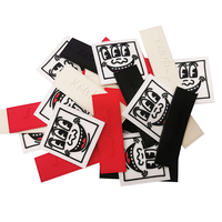 En gros Personnalisé Moulé PVC Étiquette Silicone Caoutchouc Patch Insigne pour Vêtement Jeans Veste Chapeau Chaussures Sac Emblème Logo Décoration