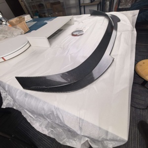 Aileron de coffre arrière pour Volkswagen Golf 8, style lame, noir piano, texture fibre de carbone, matériau ABS, compatible 2020+ - Product Image 6