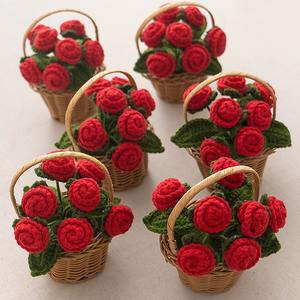 Ramos de flores en maceta tejidos a mano con hilo, cestas de rosas rojas, éxito de ventas transfronterizo, adornos de escritorio en maceta - Product Image 3