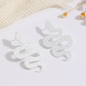 Jingciren Boutique European and American animal color small snake <b>earrings</b> three-dimensional snake design light luxury <b>earrings</b> - Product Image 2