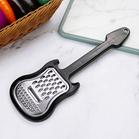 Multifunctionele Keukenaccessoires Gitaarvorm 3-In-1 Roestvrijstalen Mes Mini Kaasrasp Met Plastic Handvat