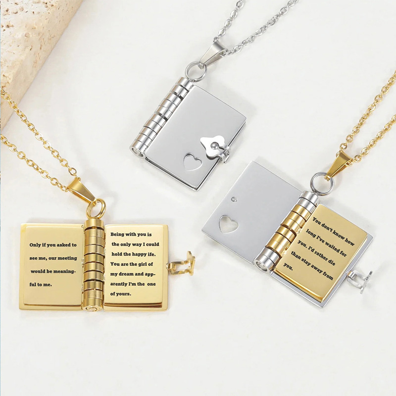 Collier médaillon livre personnalisé
