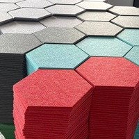 Tuiles acoustiques hexagonales en feutre PET 100% fibre de polyester pour décoration murale intérieure, réduction de l'écho, avec support auto-adhésif en option