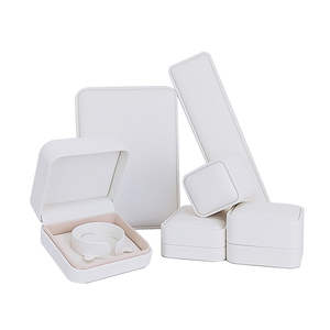 Boîte à <span class=keywords><strong>bijoux</strong></span> haut de gamme en similicuir PU de luxe avec couvercle pour collier et bagues - Product Image 4