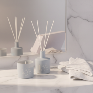 Ensemble cadeau RAINCOAST - Diffuseur de roseaux de luxe 70 ml et bougie en cire de soja 100 g - Coffret cadeau pour la Saint-Valentin - Product Image 1