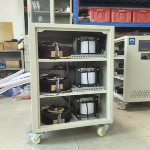 Fuente de alimentación de fábrica Estabilizador de voltaje trifásico ODM/OEM 80kva Regulador de voltaje automático de alta precisión para la industria AVR de oficina - Product Image 2