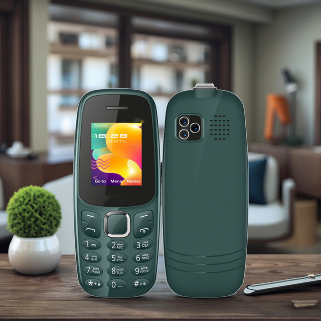 Factory Direct 1.77 Inch Dual SIM Card New Feature Phone 2G Unlocked with Bar Design Keypad Camera and Screen Display