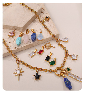 Galería de Gemas Celestiales |   Dijes de Acero Inoxidable Chapados en Oro PVD de 18K |   Colgantes de Piedras Naturales Druzy y Gemas Facetadas con Forma de Estrella, Sol y Luna - Product Image 6