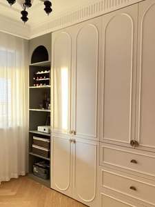 Armoire rustique française à prix réduit avec finition pastel vieillie - Product Image 5