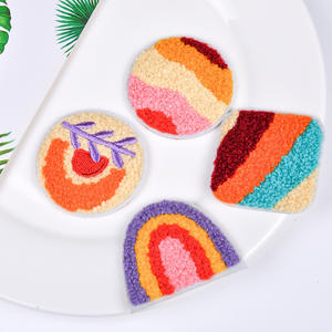 Patchs de fleurs en chenille brodés personnalisés pour Halloween Letterman drapeau au design différent matériau en feutre thermocollant pour parc national - Product Image 1