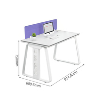 Bureau de travail moderne et simple pour employés, avec écran, casier et cloison, poste informatique pour employés
