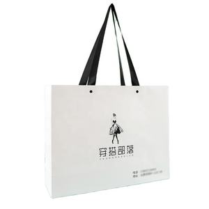 <span class=keywords><strong>Bolsa</strong></span> De Regalo De Papel Estampada En Caliente Personalizada Con Asas <span class=keywords><strong>Bolsa</strong></span> De Papel Bolsas De Agradecimiento Para <span class=keywords><strong>Boutique</strong></span> Bolsas Personalizadas De Papel <span class=keywords><strong>Kraft</strong></span> - Product Image 1