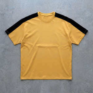 เสื้อยืดผู้ชายสีเหลืองมัสตาร์ดแขนสั้นคอกลมเสื้อยืดแขนลายทางตัดกันลำลองสตรีทแวร์ - Product Image 1