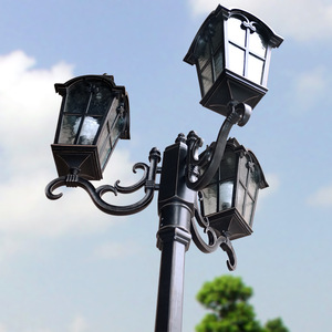 Lampadaire extérieur moderne à LED 60W en aluminium, lampe de jardin étanche IP66 avec alimentation par batterie - Product Image 1