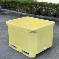 Conteneur isotherme rotomoulé robuste et moderne pour fruits de mer et poissons, panneau solaire intégré, panier-chaise commercial pour aliments