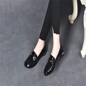 Mocasines planos de cuero suave de talla grande para mujer, mocasines de suela blanda de pies anchos de 35-43 con tacones gruesos y tacones bajos, modelo 41 y 42 - Product Image 3