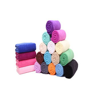 Serviette pour cheveux 70x140 cm, épaisse, sans peluches, pour instituts de beauté et salons de coiffure, en microfibre, avec option d'impression de logo - Product Image 5