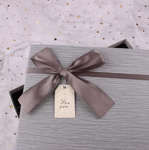 Caja de Regalo Personalizada para Productos de Cuidado de la Piel, Perfume y Lápiz Labial, Caja de Embalaje Cosmético Ecológica de Alta Gama en Gris Pálido con Kit Grande - Product Image 4