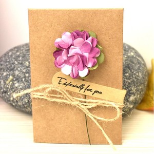 Carte de vœux vintage en papier kraft 18x12cm faite à la main avec fleurs séchées, enveloppe en corde de <span class=keywords><strong>chanvre</strong></span>, tournesol, œillet, rose, personnalisable - Product Image 5