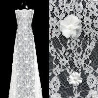 Tissu en dentelle brodée de fleurs 3D en polyester blanc, lourd, avec des perles et des motifs floraux sur toute la surface, pour robes de mariée et robes de mariée de prestige