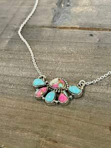 Collier artisanal en forme de croissant de barbe à papa pour femme - Product Image 4