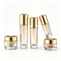 Ensemble de flacons en verre transparent avec bouchon doré facetté pour emballage cosmétique, logo personnalisé pour marque et étiquette privée