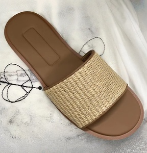 รองเท้าแตะแบบสวมสำหรับผู้หญิง ปี 2026 เหมาะสำหรับใส่กลางแจ้ง ชายหาด กันลื่น ดีไซน์หรูหราสำหรับสุภาพสตรี - Product Image 3