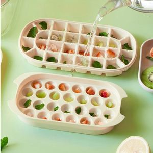 ถาดทำน้ำแข็งแบบถอดง่ายพร้อมฝาปิด ถังเก็บ และที่ตักน้ำแข็ง แพ็ค 2 ชิ้น ถาดทำน้ำแข็งพลาสติกแบบซ้อนได้ สำหรับเครื่องดื่ม - Product Image 2