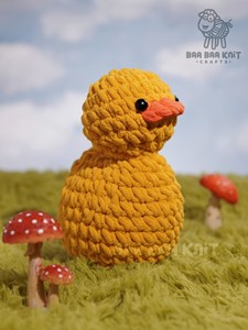 Peluche BaaBaaKnit Little Duck Doll, adorable canard jaune, crochetée à la main avec rembourrage en coton PP et tissu - Product Image 5