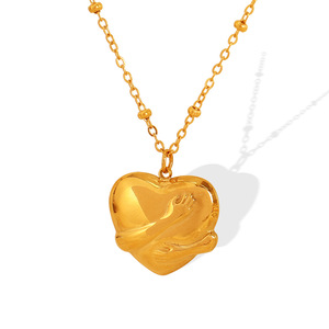 Collar con Colgante de Corazón Abrazado en 3D con Tema de Amor Romántico, Chapado en Oro, Acero Inoxidable, Resistente al Agua, Joyería Femenina - Product Image 6