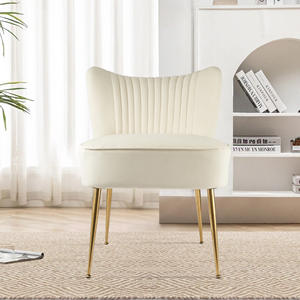 Fauteuil d'appoint élégant en velours blanc avec dossier incurvé, texture matelassée, pieds en métal doré, coussin épais confortable pour salon - Product Image 1