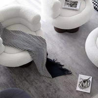 Chaise Boucle de salon moderne Fauteuil en laine d'agneau blanche Chaises d'hôtel de loisirs pivotantes à base de bois