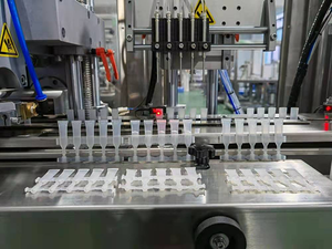 Machine d'étiquetage de bouchage de remplissage de petites bouteilles de gouttes oculaires d'<span class=keywords><strong>allergie</strong></span> entièrement automatisée à grande vitesse - Product Image 4