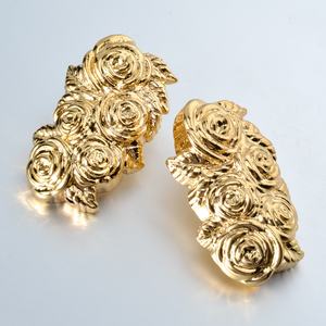Pendientes de Aro de Latón Vintage Clásicos de Moda con Flores Chapadas en Oro de 18K para Mujer - Product Image 5