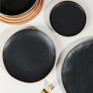 Juego de Vajilla de Porcelana Mate con Borde Dorado Estilo Europeo, Diseño Moderno Negro, Apto para Horno y Microondas, Vajilla para el Hogar - Product Image 2