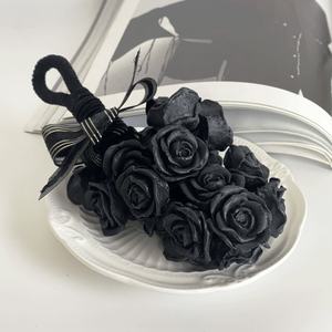 Coffret Cadeau de Savons de Luxe en Forme de Bouquet de Roses Noires, Cadeaux Romantiques pour Mariage et Décoration de Noël et d'Halloween, Savons Noirs - Product Image 3