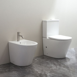 Ensemble WC moderne en céramique deux pièces Watermark avec bidet à double chasse et évacuation P-trap/S-trap - Product Image 2