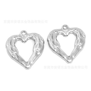 จี้รูปหัวใจสแตนเลสดีไซน์แบบกลวงสำหรับทำเครื่องประดับ DIY ชุด 6 ชิ้น - Product Image 4