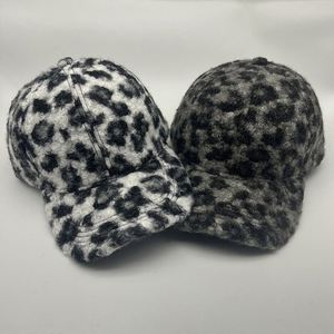 Casquette de baseball 6 panneaux en tartan écossais britannique, visière incurvée, en polaire Sherpa épaisse et chaude, en tweed épais 100% polyester, collection Hiver 2025 - Product Image 2