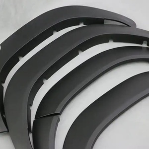 Vente Flash : Élargisseurs d'ailes de voiture en ABS style fibre de carbone noire pour Toyota Fortuner 2016 et suivants - Product Image 6