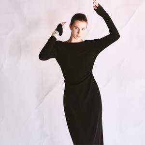 Vestido largo drapeado LIRNA EMB de alta calidad, vestido elegante para mujer, manga larga, espalda abierta, moda para mujer, etiquetas personalizadas de Vietnam - Product Image 5