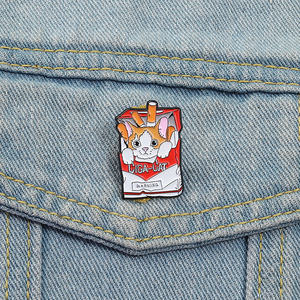 Karikatür kedi sigara kutusu emaye pimleri sevimli yavru hayvan broş sırt çantası giysi yaka rozetleri takı hediye çocuklar arkadaşlar için - Product Image 1