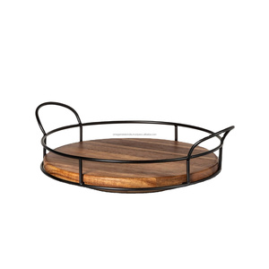 Bandeja Decorativa y de Servicio de Madera y Hierro al por Mayor con Asas de Hierro y Recubrimiento Negro para Decoración de Mesa, Artesanía Metálica - Product Image 1