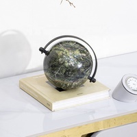 Ornement de globe terrestre en marbre de luxe avec cadre en métal noir, design moderne vert forêt tropicale et marron, accessoire décoratif durable, marque Fashim