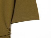 Nouvelle robe mini plissée décontractée et élégante pour femme 2026 avec ceinture décorative, style rétro chic à manches courtes.