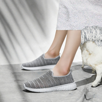 Chaussures de course d'été en mesh à enfiler unisexe, respirantes, légères, antidérapantes, décontractées, pour l'extérieur, avec logo personnalisé EVA, confort OEM